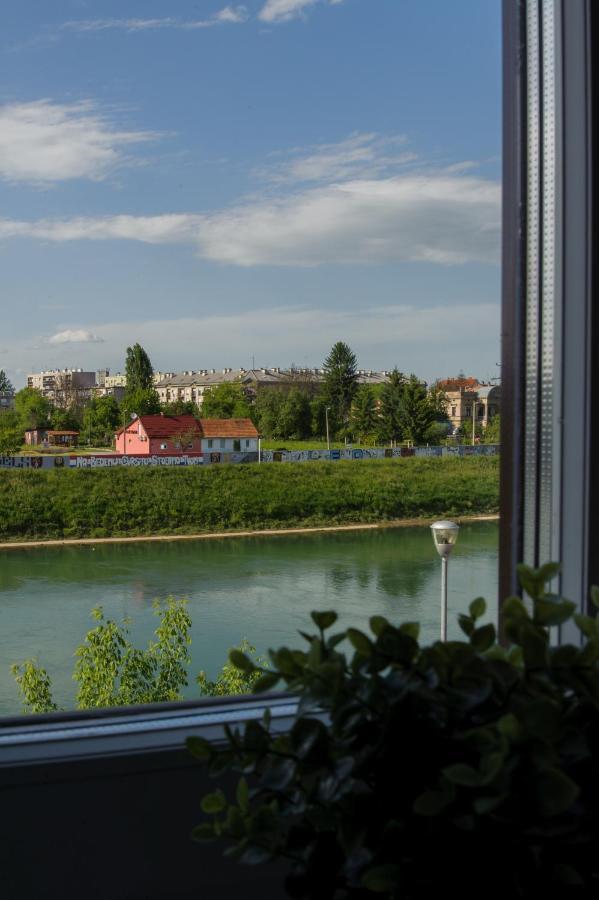 Cozy River View Apartment 卡尔洛瓦茨 外观 照片